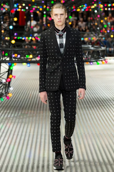 Look 8